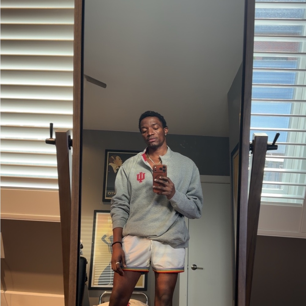 IU🔱 Colosseum Gray Crewneck Sweatshirt🤗